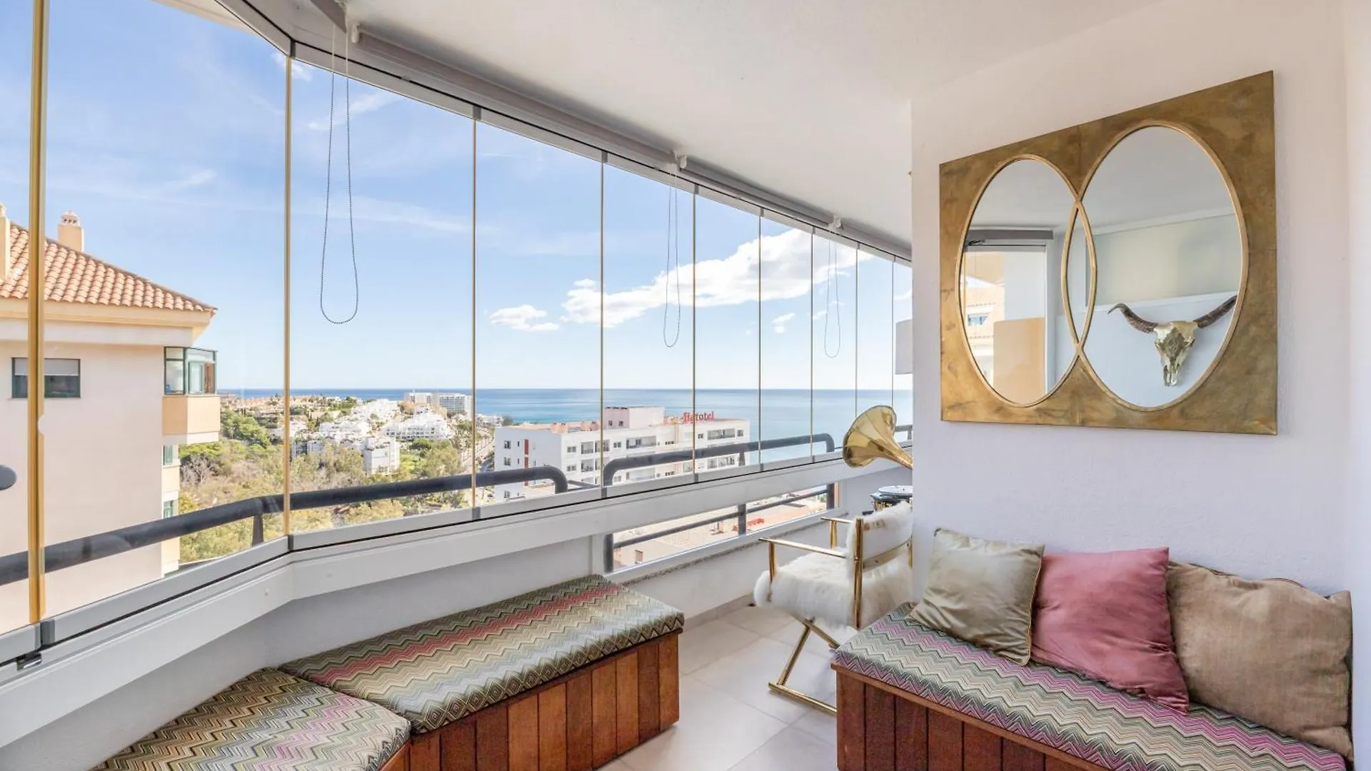 Stylish 4Bd Apt With Pool Access & Nearby Beach 베날마데나코스타 아파트