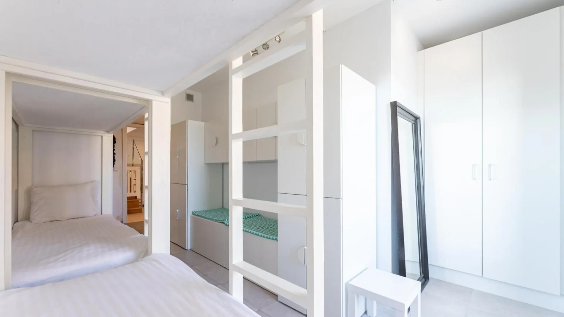 Stylish 4Bd Apt With Pool Access & Nearby Beach Benalmadena 0*,  Spain
