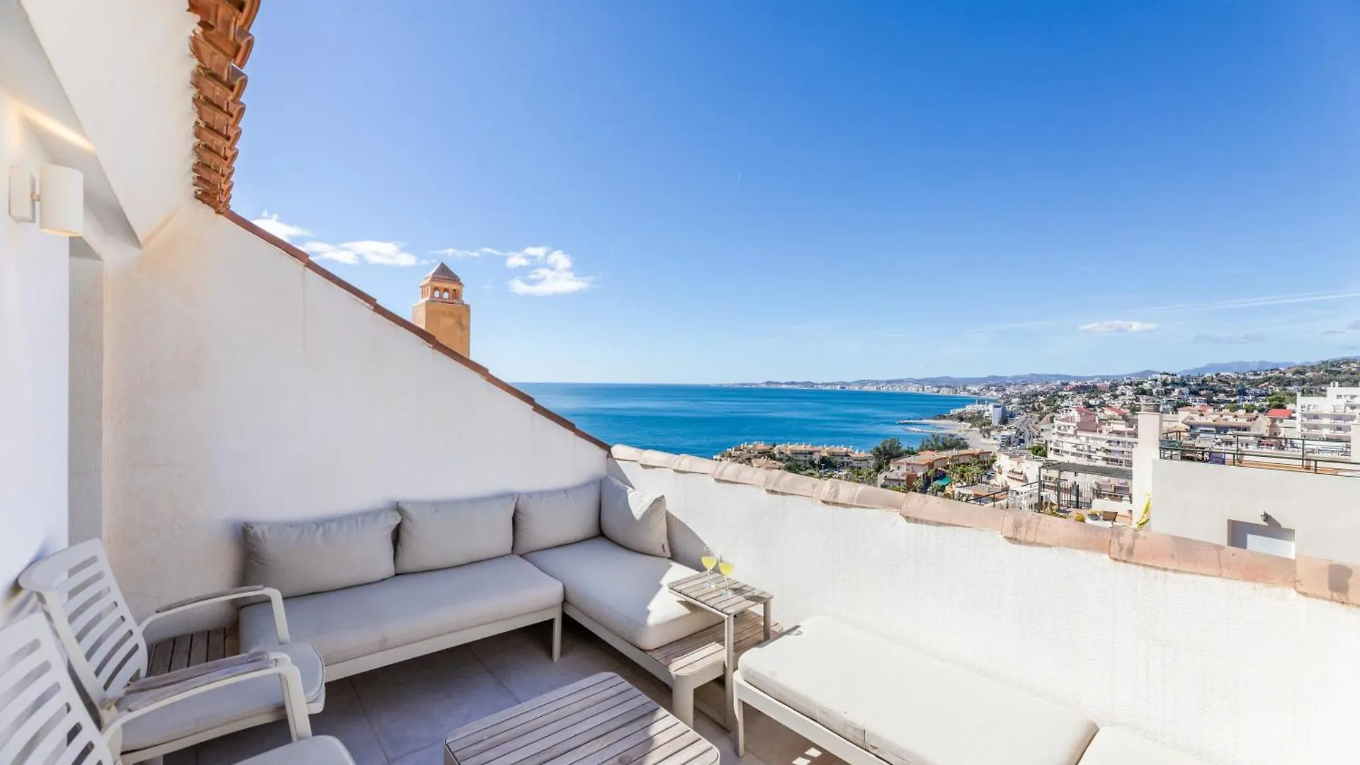 Stylish 4Bd Apt With Pool Access & Nearby Beach Benalmadena