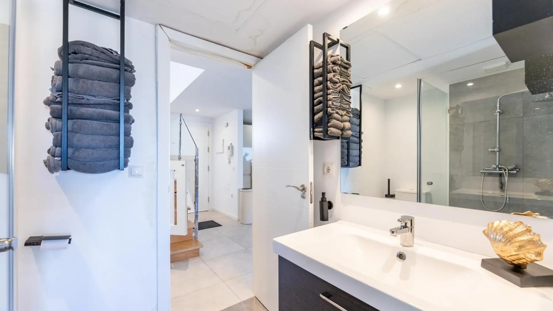 Stylish 4Bd Apt With Pool Access & Nearby Beach Benalmadena Spain