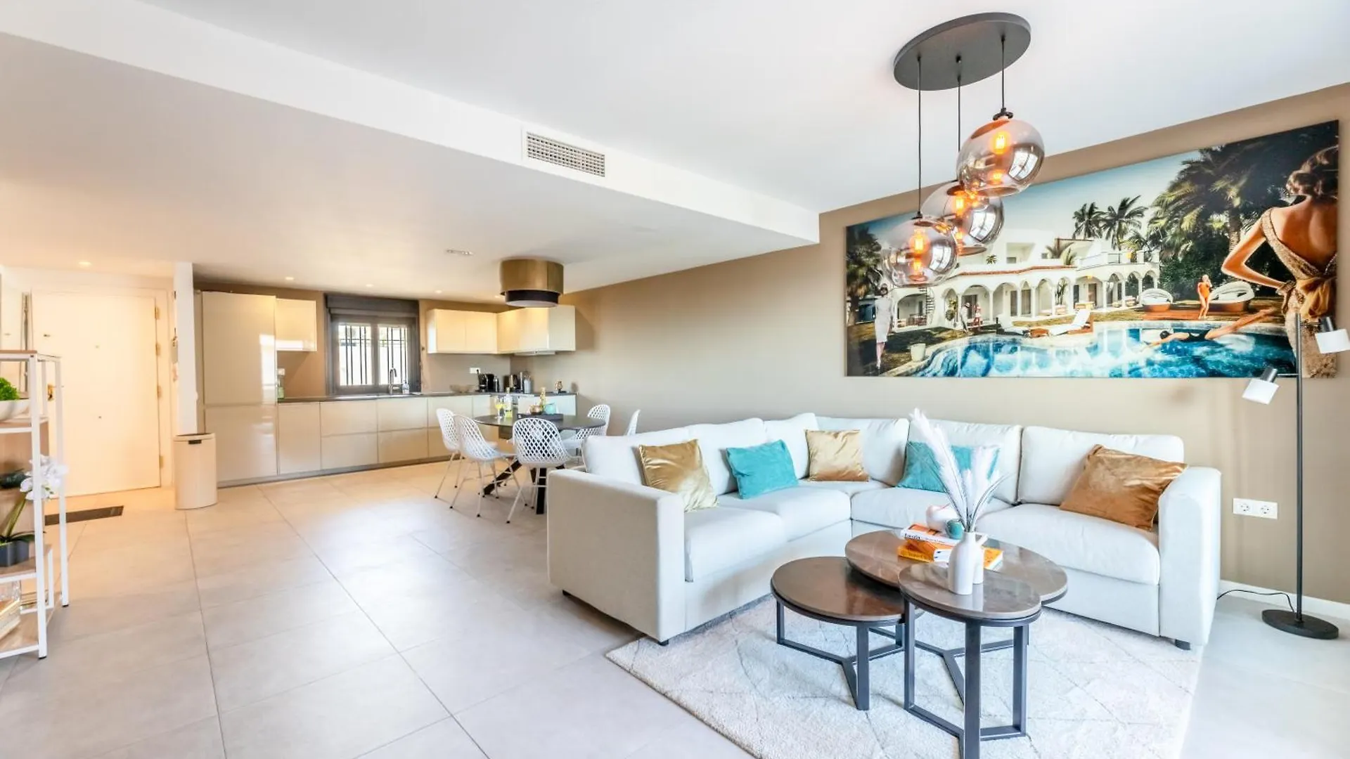 Stylish 4Bd Apt With Pool Access & Nearby Beach Benalmadena
